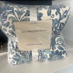 Soft Surroundings Throw